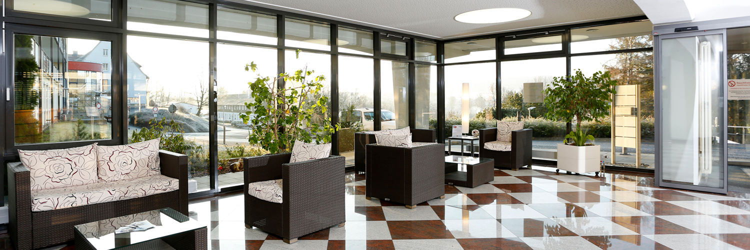 Orthopädische Klinik Hessisch Lichtenau – Eingangsbereich Klinik Orthopädische Klinik Hessisch Lichtenau - Eingangsbereich Klinik